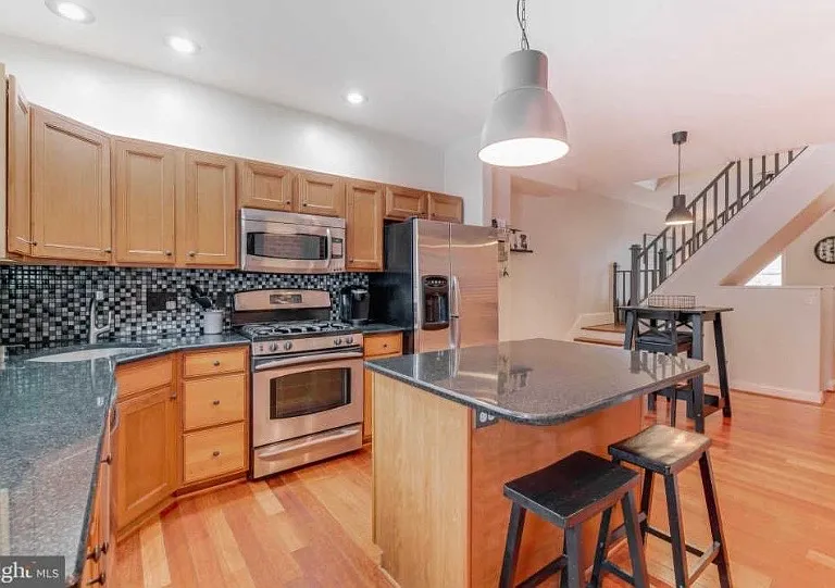 1409 E Clement St — Photo 12