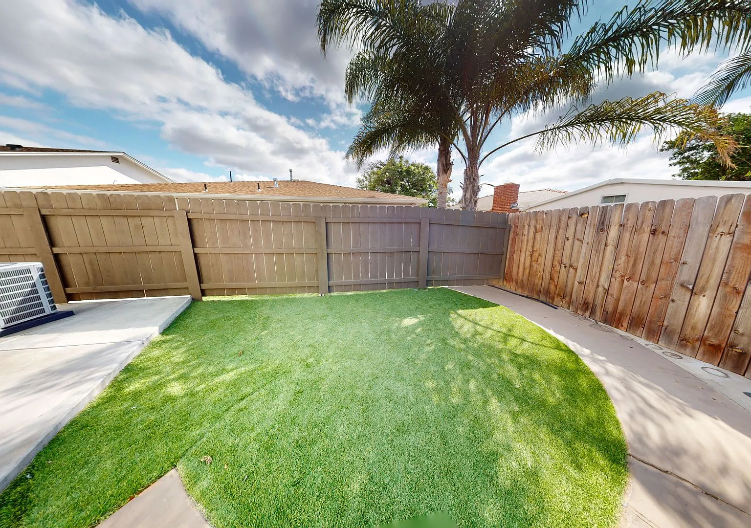 4BD house on Montezuma, Private Yard and Driveway! — Photo 4