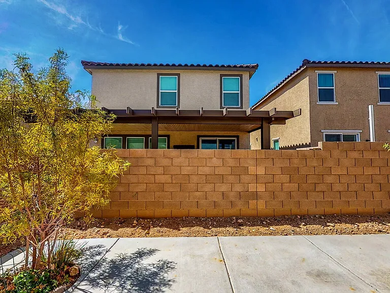 9733 Cluny Ave — Photo 7