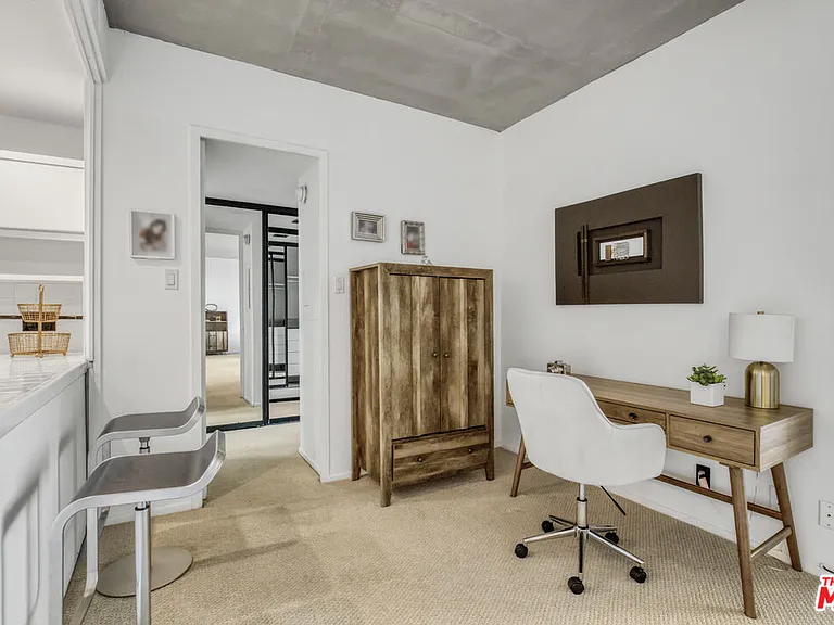 10433 Wilshire Blvd #808 — Photo 12