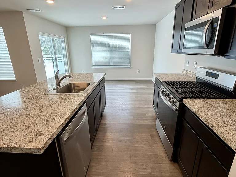 633 Currant Cir — Photo 10