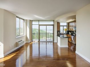 266 Old River Rd, Edgewater, NJ 07020