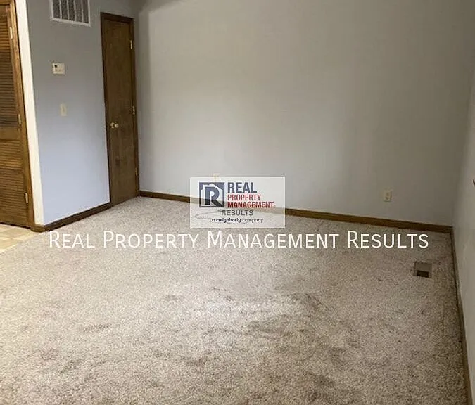 150 W Sycamore St #156 — Photo 2