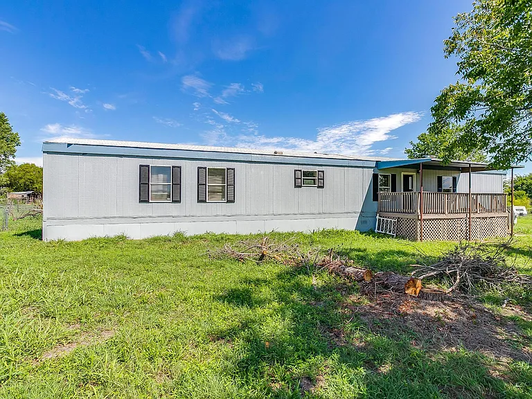 149 Valley Meadows Dr — Photo 2