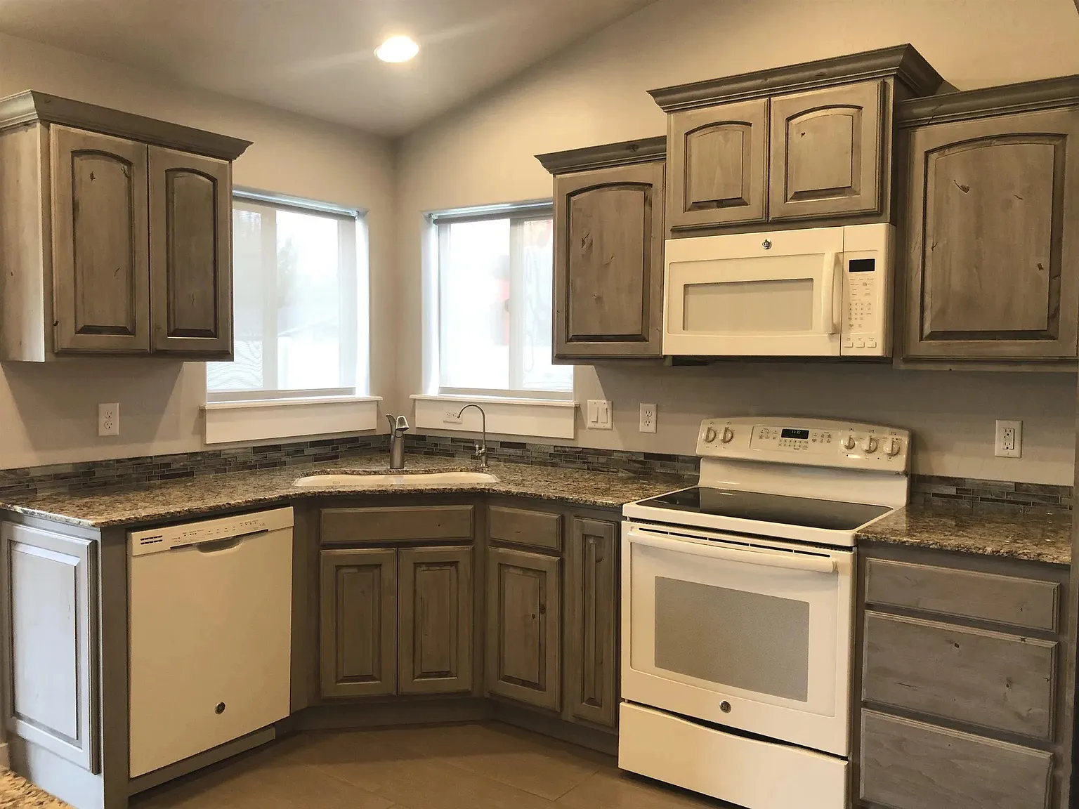 $2100 | 3 bedroom 2 bathroom House w/ Garage | Twin Falls, ID 83301 — Photo 3