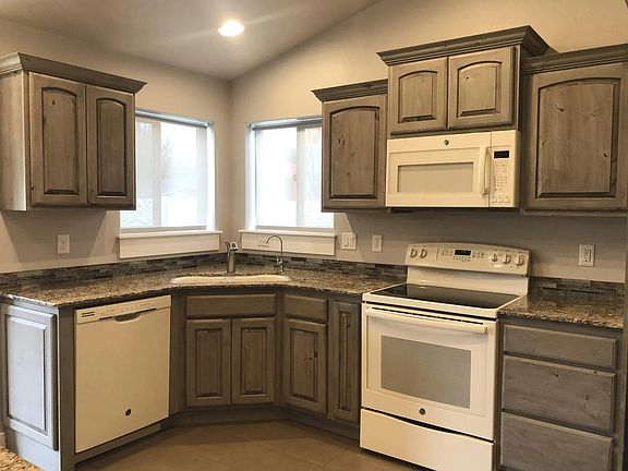 acb3f121e1299e38fc6f0605b0d6115bl-m3867768329od-w1024_h768_x2_var-q2_10192022