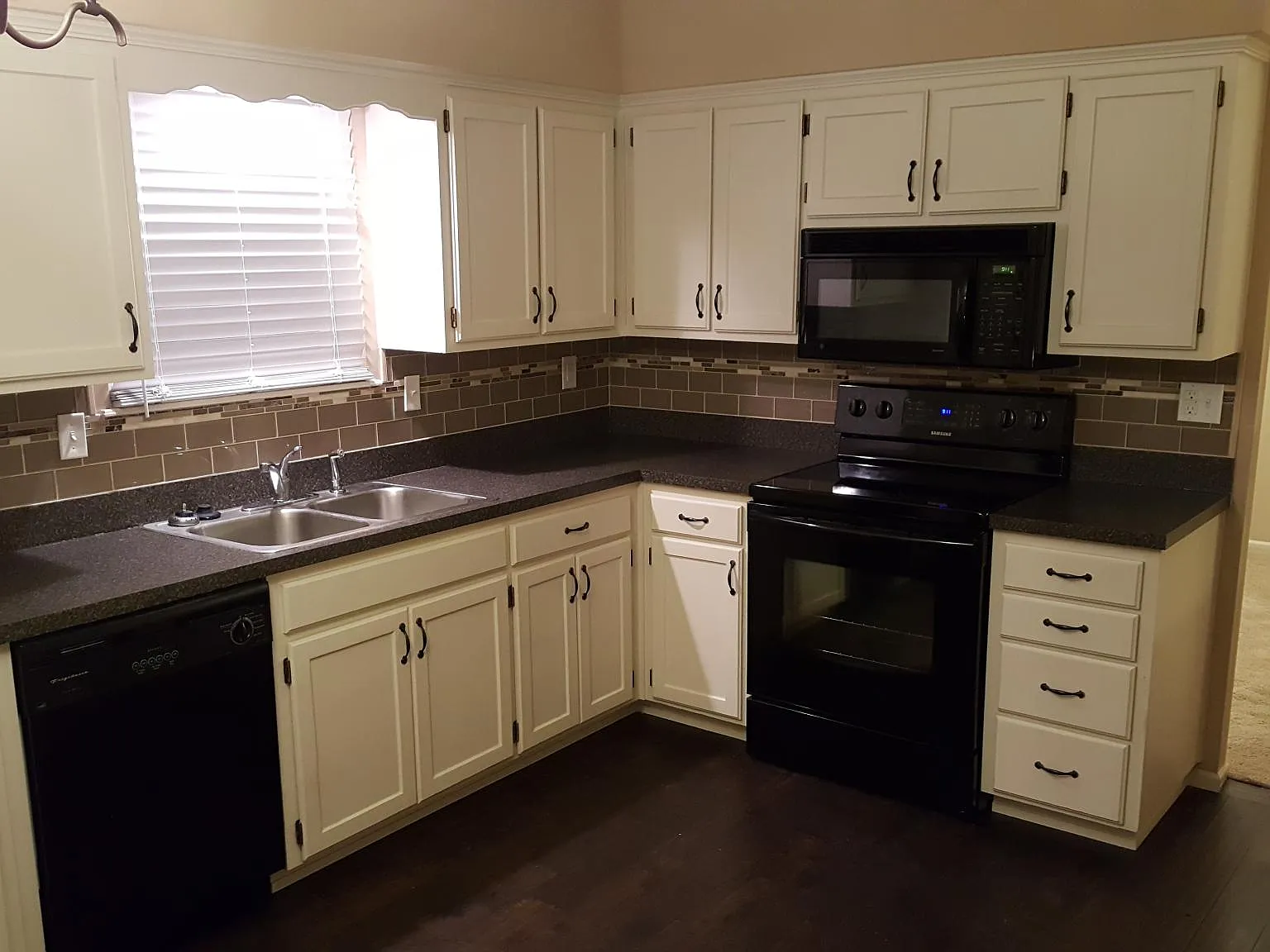 4 bed, 1590 sqft, $2,500 — Photo 3