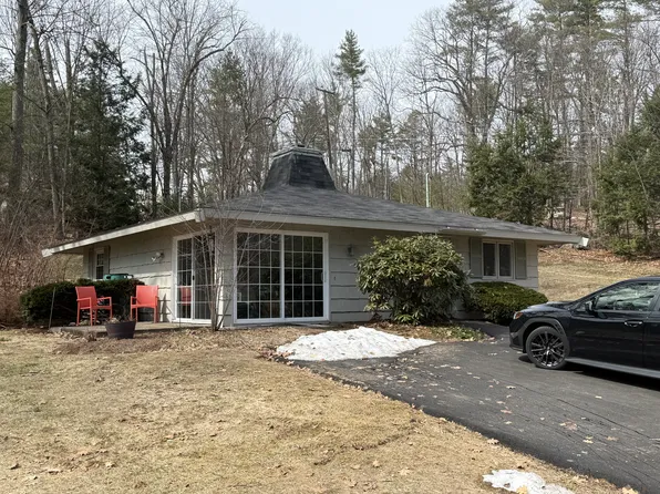 2 Waters Edge Rd, Windham, NH 03087