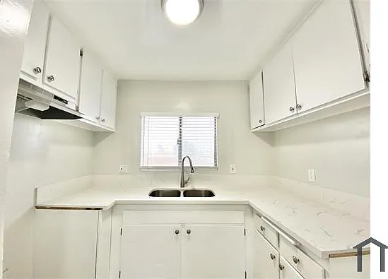 6321 Crenshaw Blvd #8 — Photo 6