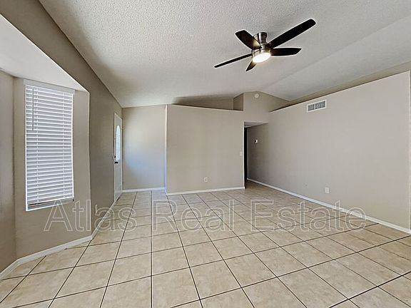 3rd image of 1110 E Wahalla Ln