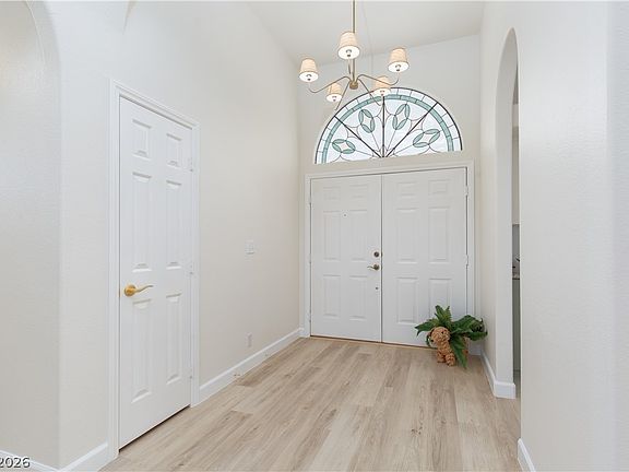 3rd image of 424 Mountain Top Ct