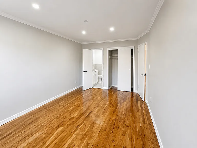25-01 45th St #3F — Photo 4
