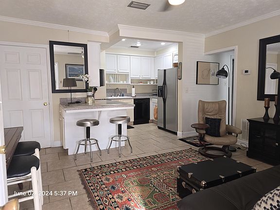 3rd image of 1200 Clay Ave