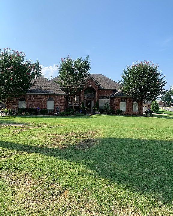1st image of 15 River Valley Ct