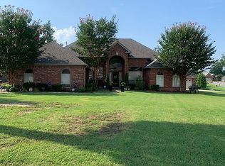 15 River Valley Ct, Maumelle, AR 72113