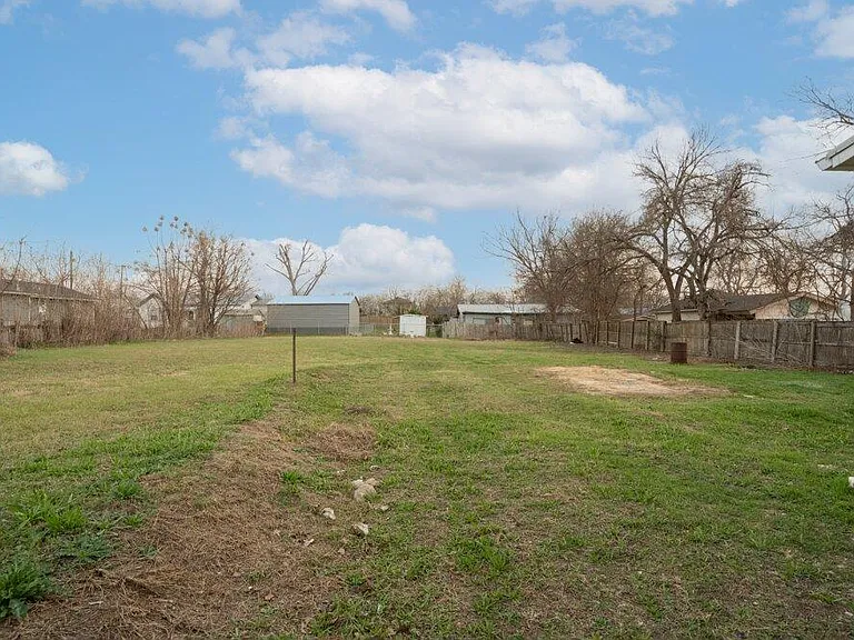 207 Harris St — Photo 4