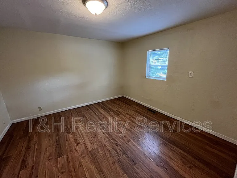 1551 W New York St — Photo 5