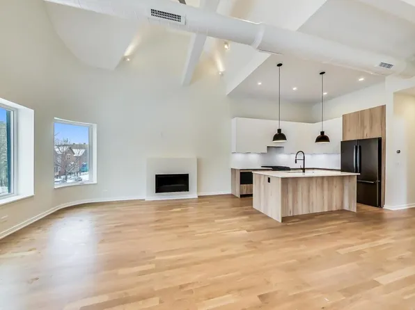 3255 W Evergreen Ave #2, Chicago, IL 60651