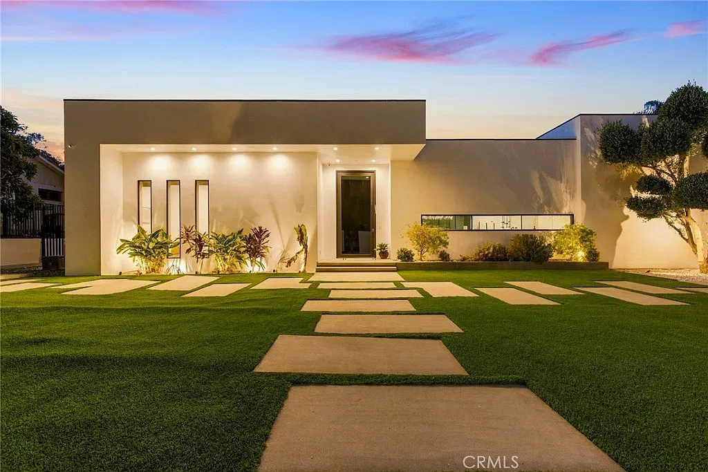 5 bed, 5.5 bath, 4417 sqft, $22,000 — Photo 3
