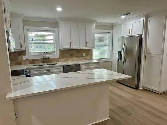 3 bed, 2.0 bath, 1249 sqft, $2,000 — Photo 3