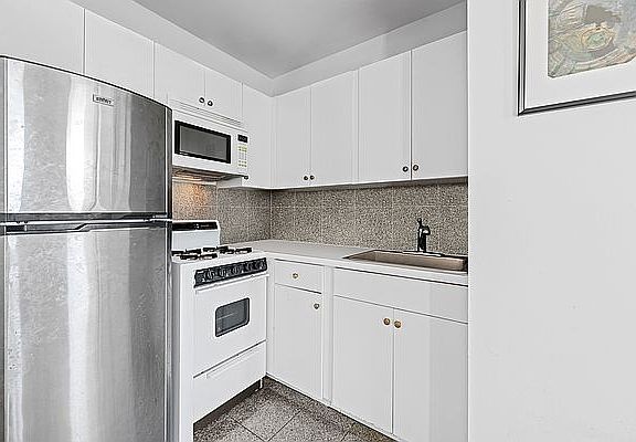 3rd image of 193 E 4th St APT 6R