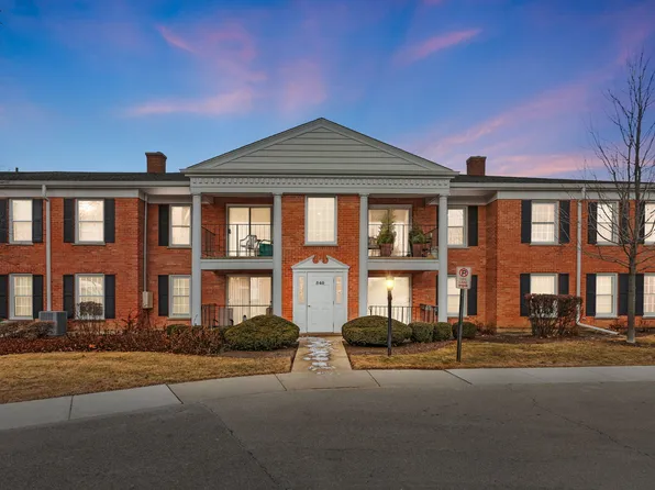 540 Shorely Dr APT 102, Barrington, IL 60010