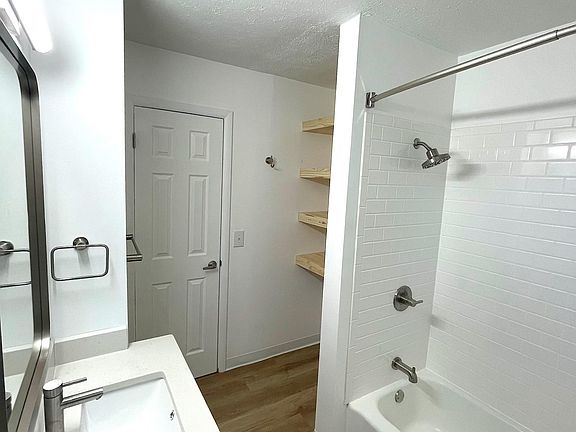 4th image of 2551 Maplehurst Dr
