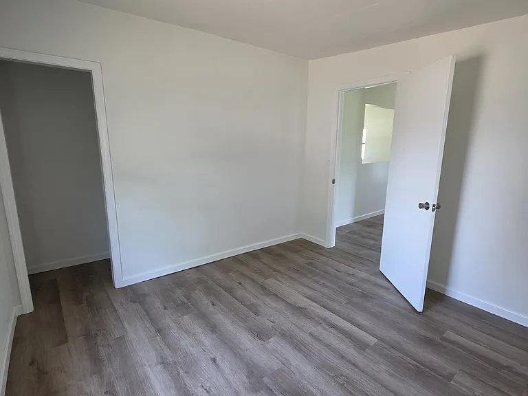 709 W Washington St — Photo 12