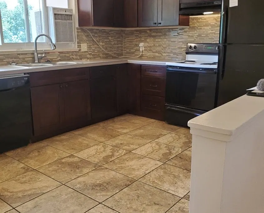 5 bed, $4,645 — Photo 2