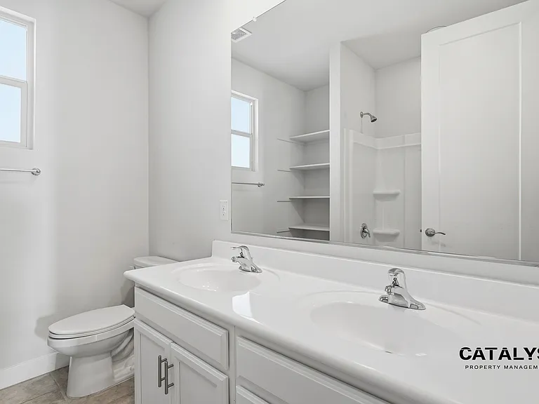 6926 W Winston Dr — Photo 1