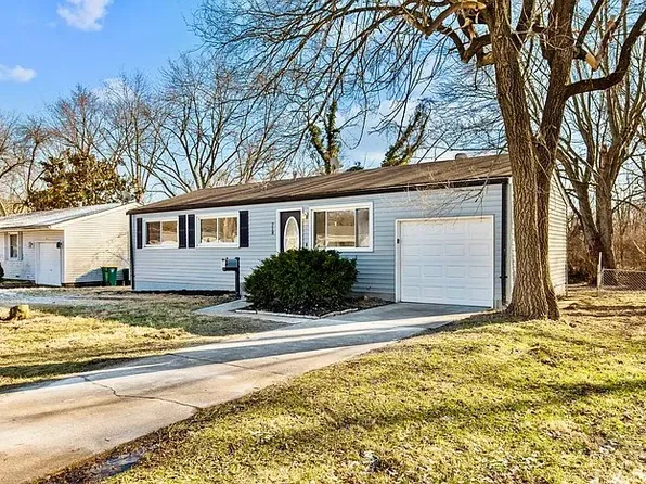 718 Kelvin Dr, Saint Louis, MO 63137