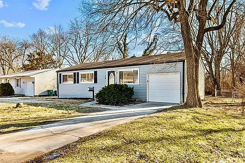 718 Kelvin Dr Photo 1