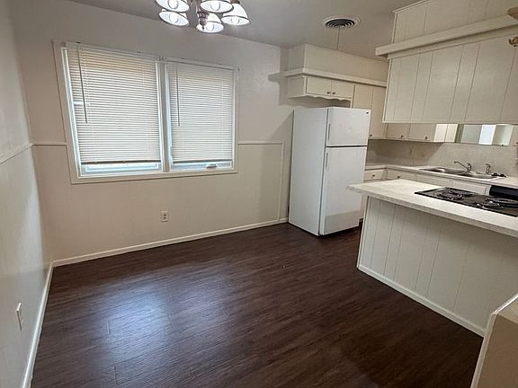 4th image of 2412 33rd St