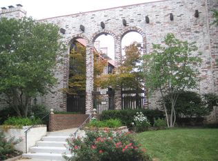 5013 Walnut St APT D, Kansas City, MO 64112