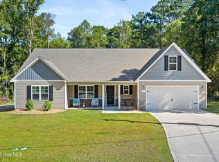 207 Morse Dr, Hubert, NC 28539
