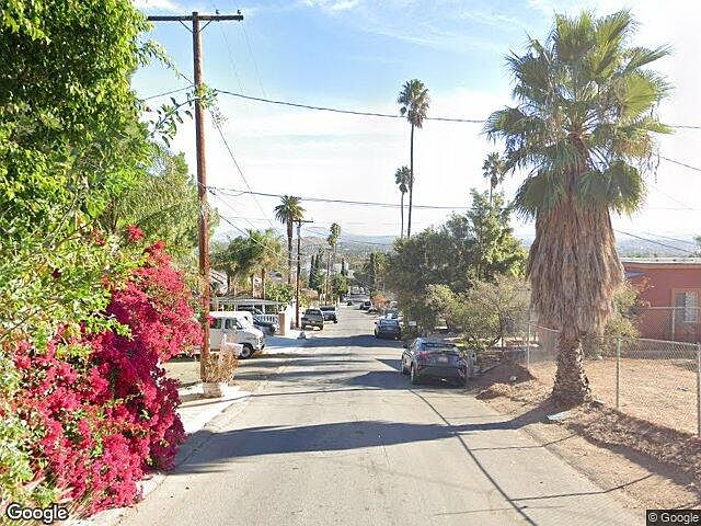 Exterior Neighborhood (street photo)