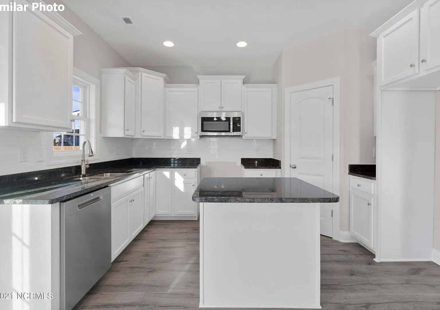 4 Bedroom with flex space — Photo 3