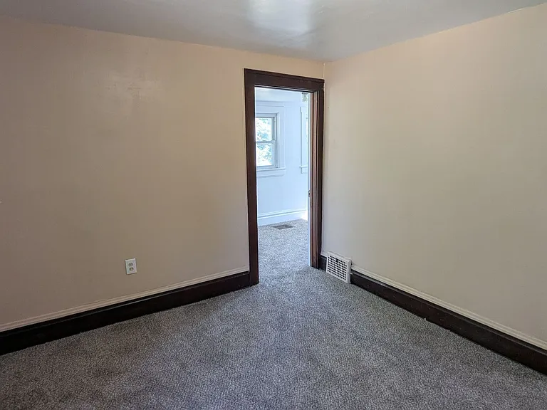 443 W Thornton St — Photo 21