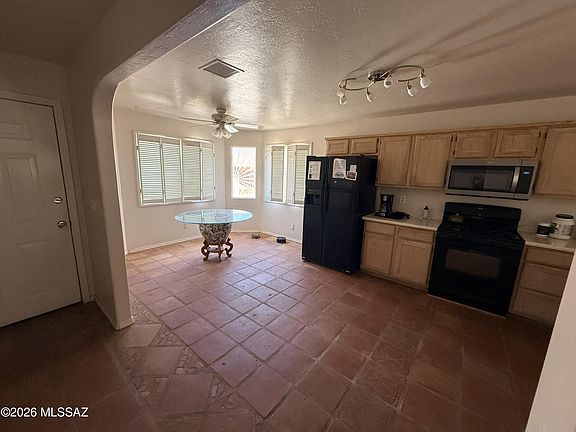 2nd image of 643 S Mesquite St