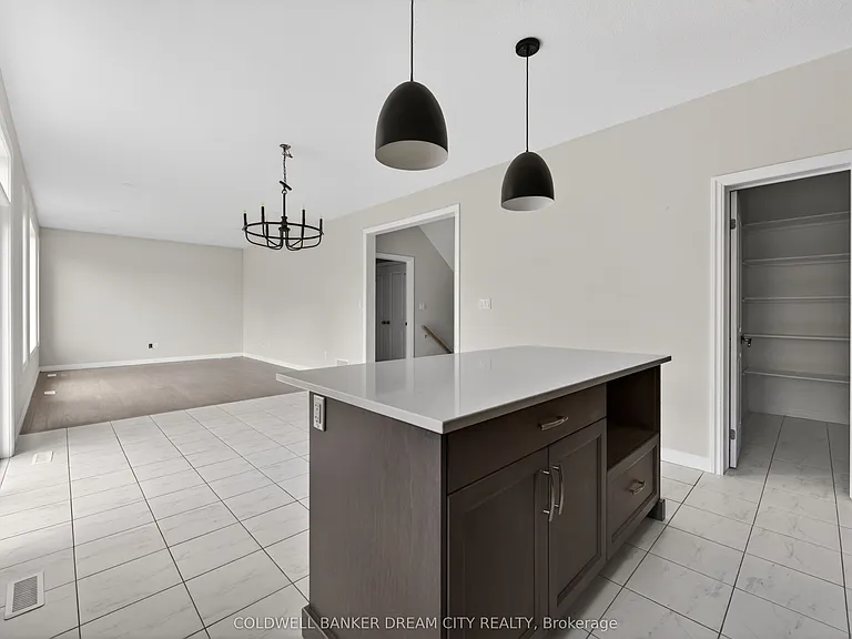 98 Livingston Dr — Photo 16