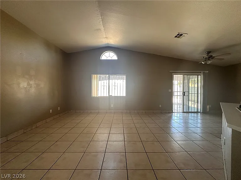 3732 Black Walnut Ave — Photo 3