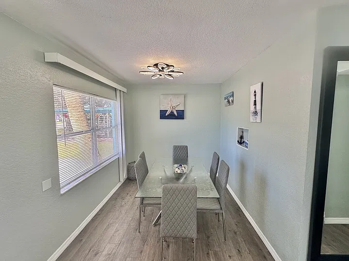 3 bed, 870 sqft, $2,550 — Photo 3