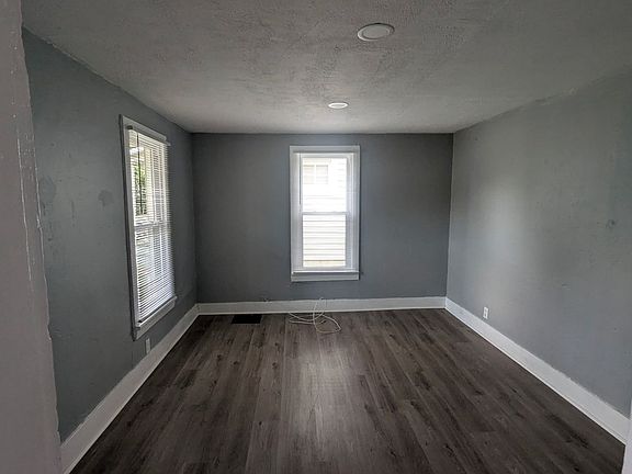 3rd image of 1065 Tod Ave NW