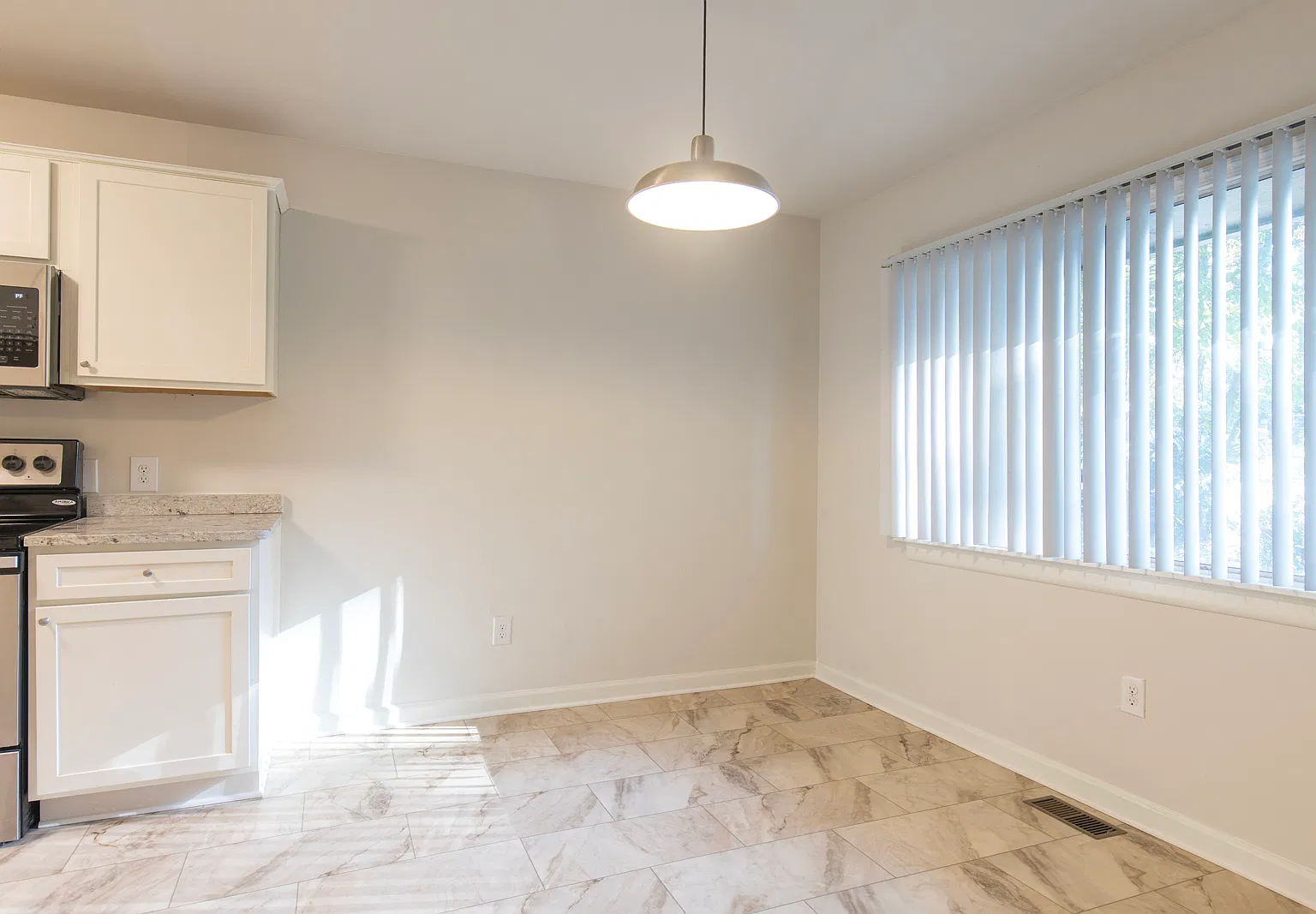 3 bed, 1234 sqft, $2,165 — Photo 4