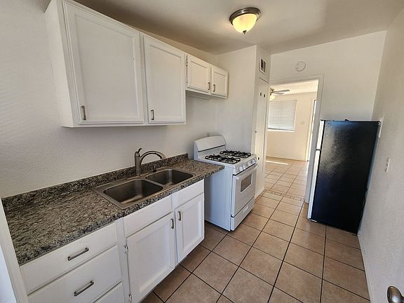 4th image of 1401-1407 Aspen Dr #15