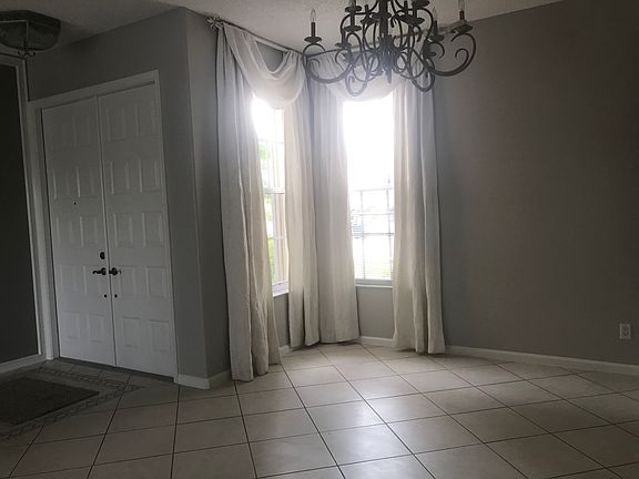3rd image of 7298 Norwich Ln