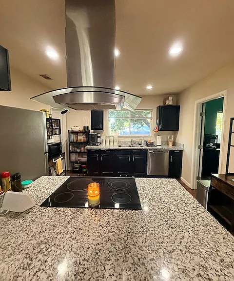 417 Pleasant St — Photo 4