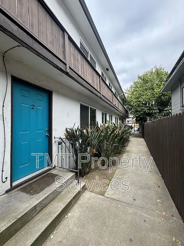 1 bed, 1.0 bath, 700 sqft, $1,300 — Photo 1