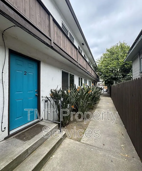 1615 W St #2
