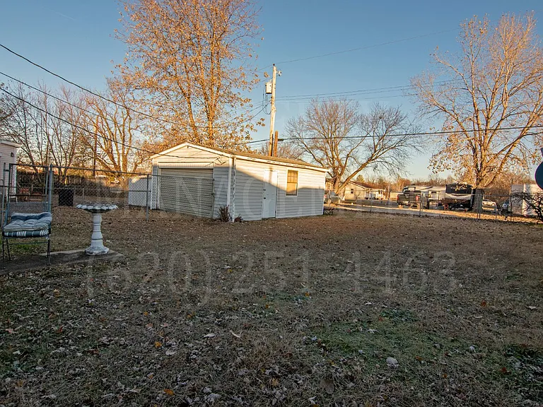 1418 Velma Dr — Photo 2